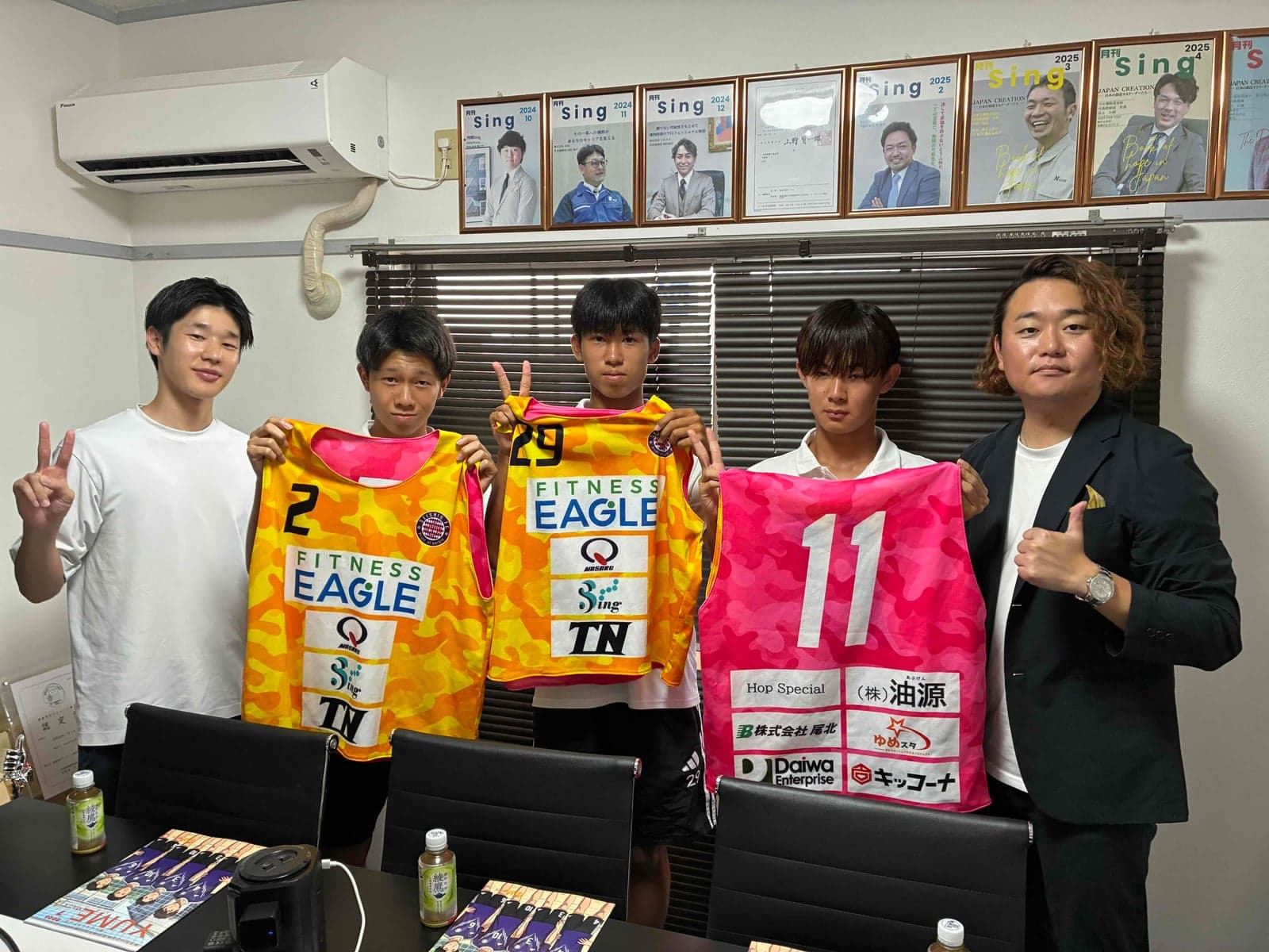 Singを訪問してくださった誠信高校サッカー部の先生と選手の皆さん